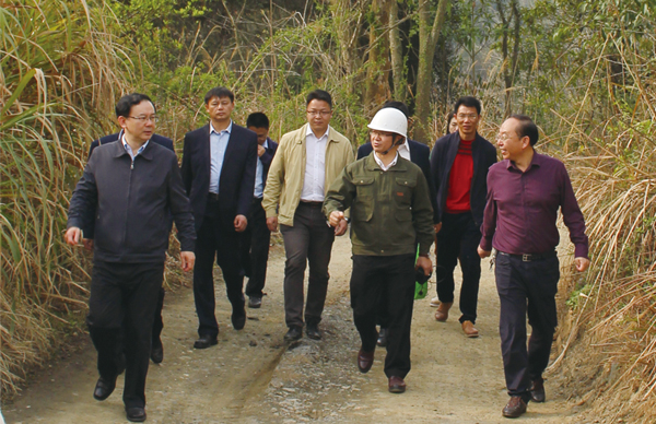 ?時(shí)任贛州市委常委、副市長(zhǎng)劉文華等一行調(diào)研我司龍南縣稀土礦山尾水收集治理項(xiàng)目