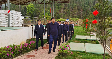 贛州市委常委、常務(wù)副市長高世文一行先后到挺進(jìn)環(huán)保定南馬山逕、龍南黃沙稀土尾水項目調(diào)研