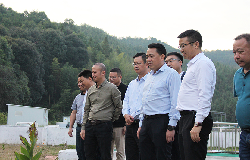 岑溪市稀土產(chǎn)業(yè)發(fā)展與礦山綜合治理考察組一行先后到我司龍南黃沙、定南上下營稀土尾水項目調(diào)研